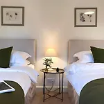 4 Bed In Whitby Oc-g0042