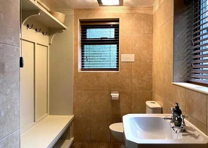 4 Bed In Whitby Oc-g0042