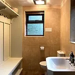 4 Bed In Whitby Oc-g0042