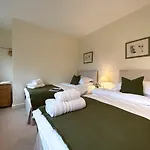 4 Bed In Whitby Oc-g0042