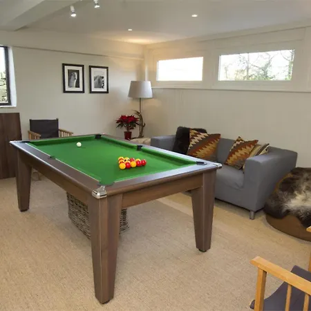 4 Bed In Whitby Oc-g0042 *